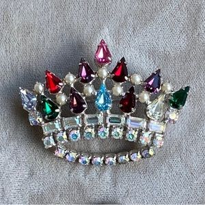 Vintage Signed B David Crown Brooch.